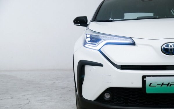 Японский электромобиль TOYOTA CHR-EV+