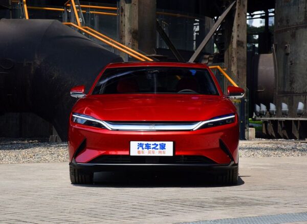 Китайский электромобиль BYD