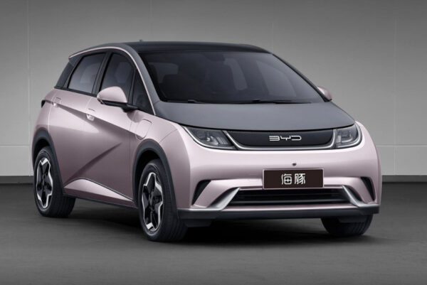 Китайский электромобиль BYD DOLPHIN