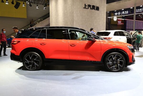 электромобиль Audi q5