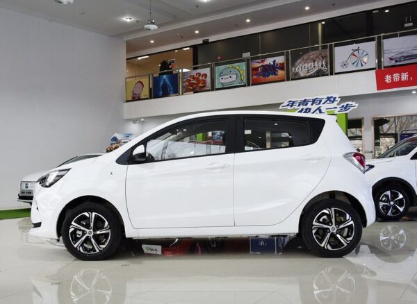 Китайский электромобиль CHANGAN