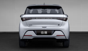 Китайский электромобиль BYD DOLPHIN