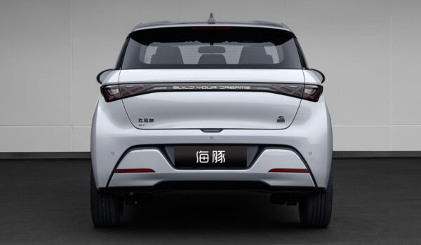 Китайский электромобиль BYD DOLPHIN