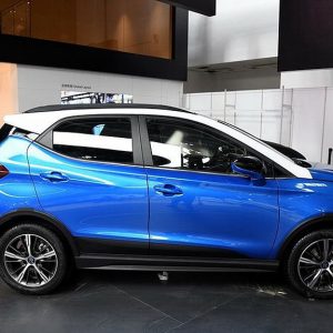 Китайский электромобиль BYD YUAN DELUX 2022 года выпуска