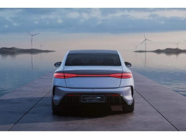 Китайский электромобиль BYD