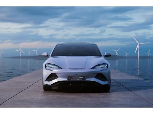 Китайский электромобиль BYD