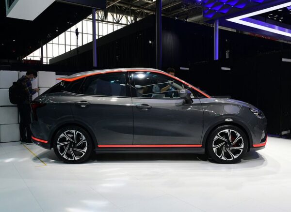 Китайский электромобиль NETA V 400 Pro